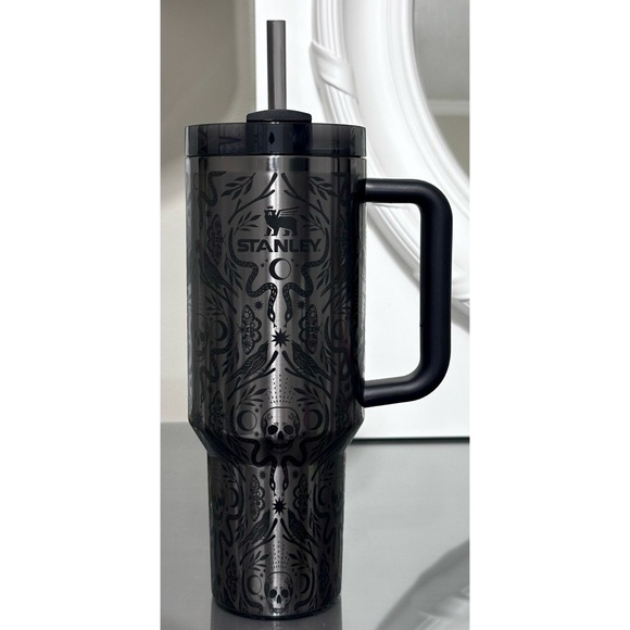 STANLEY HALLOWEEN Quencher H2.0 FlowState 40oz Tumbler, DEADLY DAMASK - Picture 1 of 6